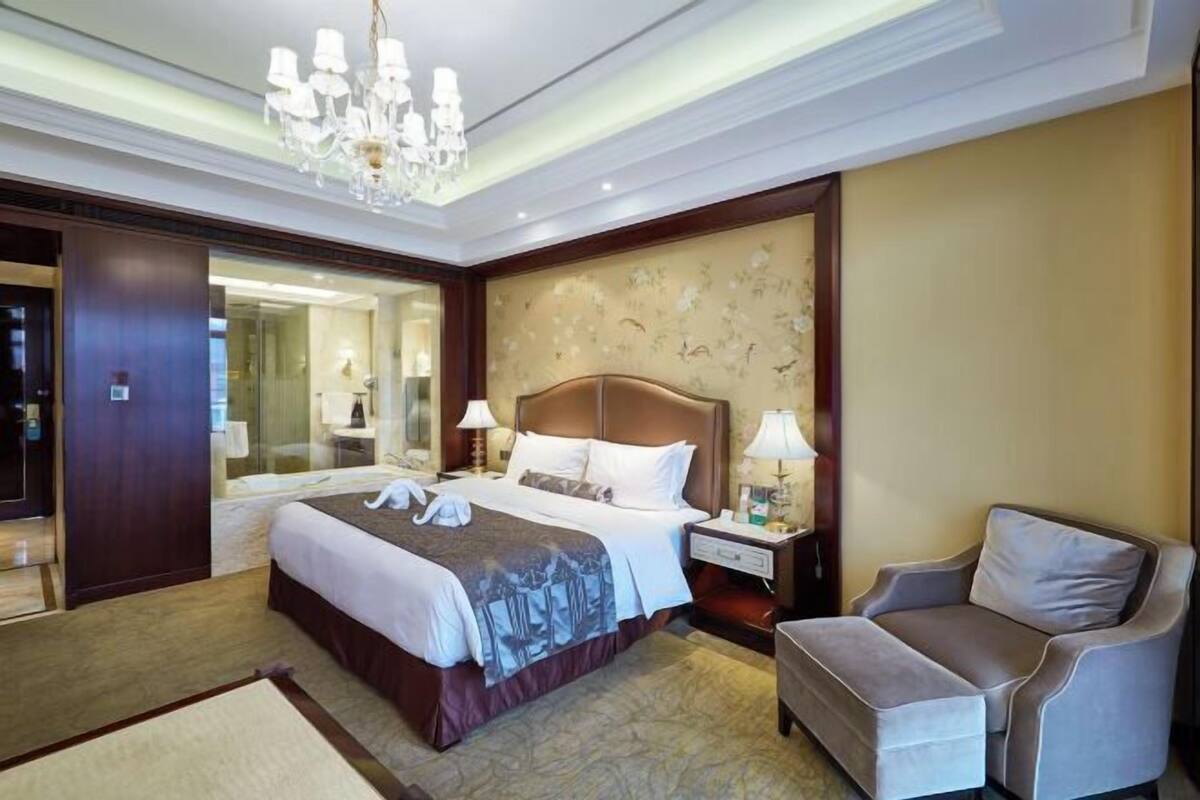 Minibar, in-room safe, desk, blackout drapes