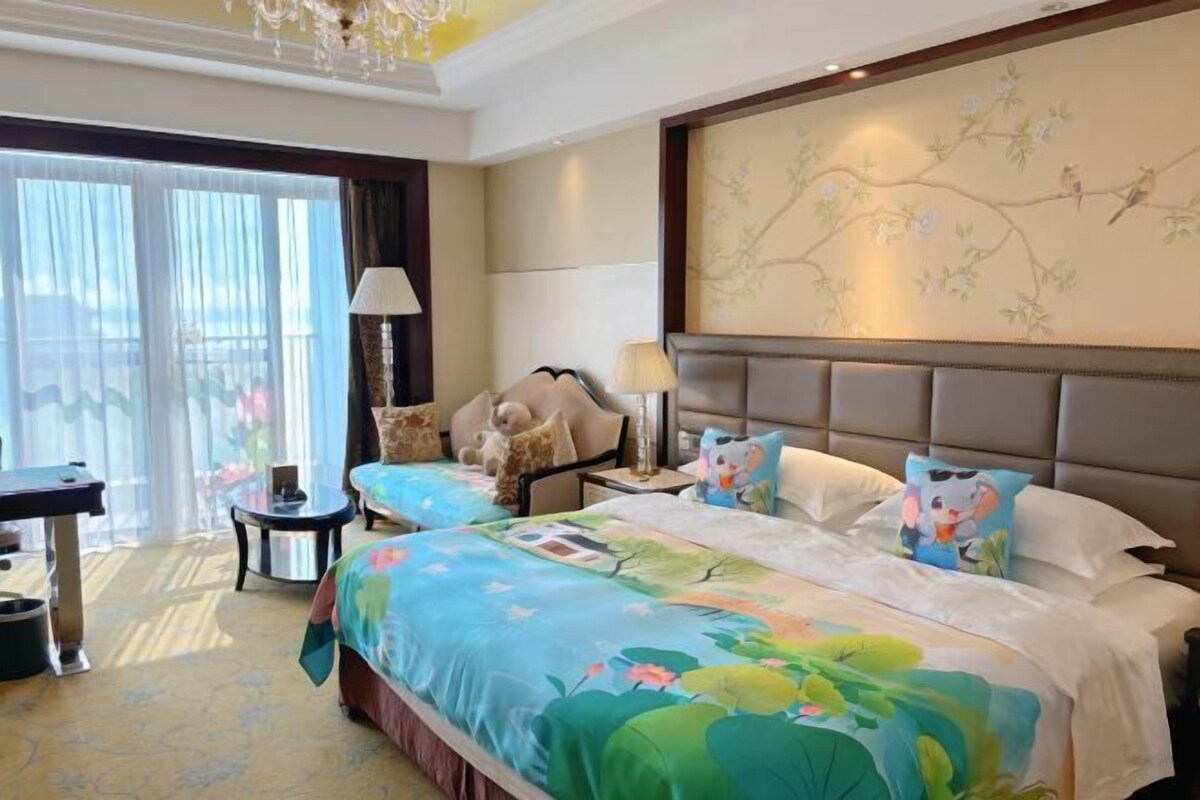 Minibar, in-room safe, desk, blackout drapes