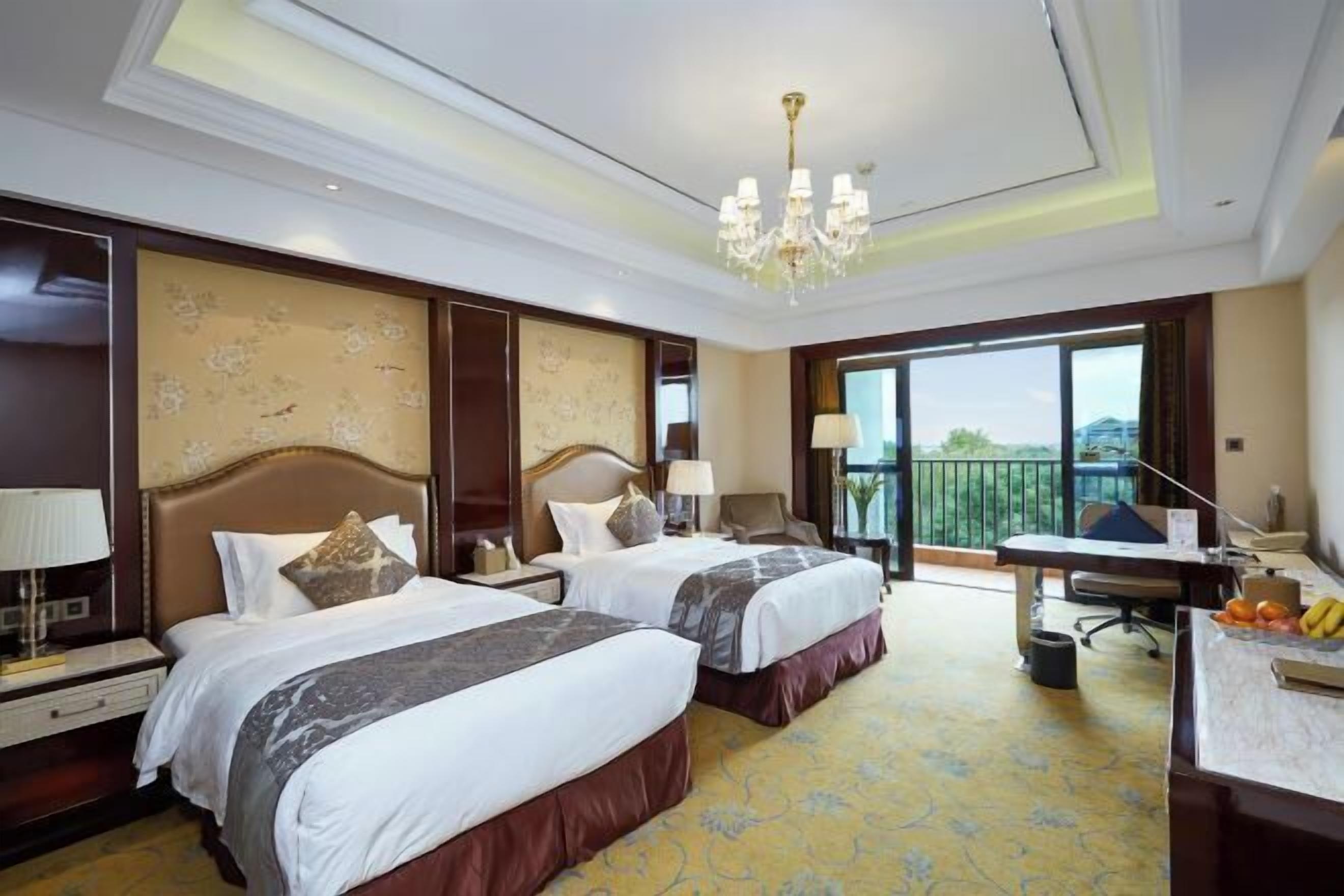 Frigobar, cofres nos quartos, escrivaninha, cortinas blackout