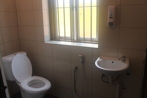 Triple Room, Shared Bathroom | Bathroom | Shower, free toiletries, hair dryer - Georgetown Heritage Motel (George Town)