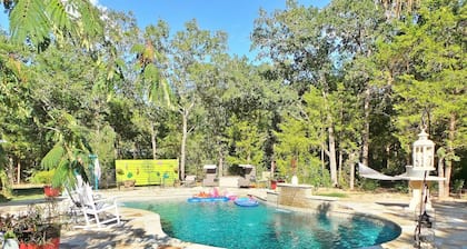 Blue Ridge Hideaway~Aggieland Vacation Rentals