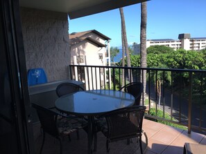 Outdoor dining - Ocean And Mountain Views (Kihei)