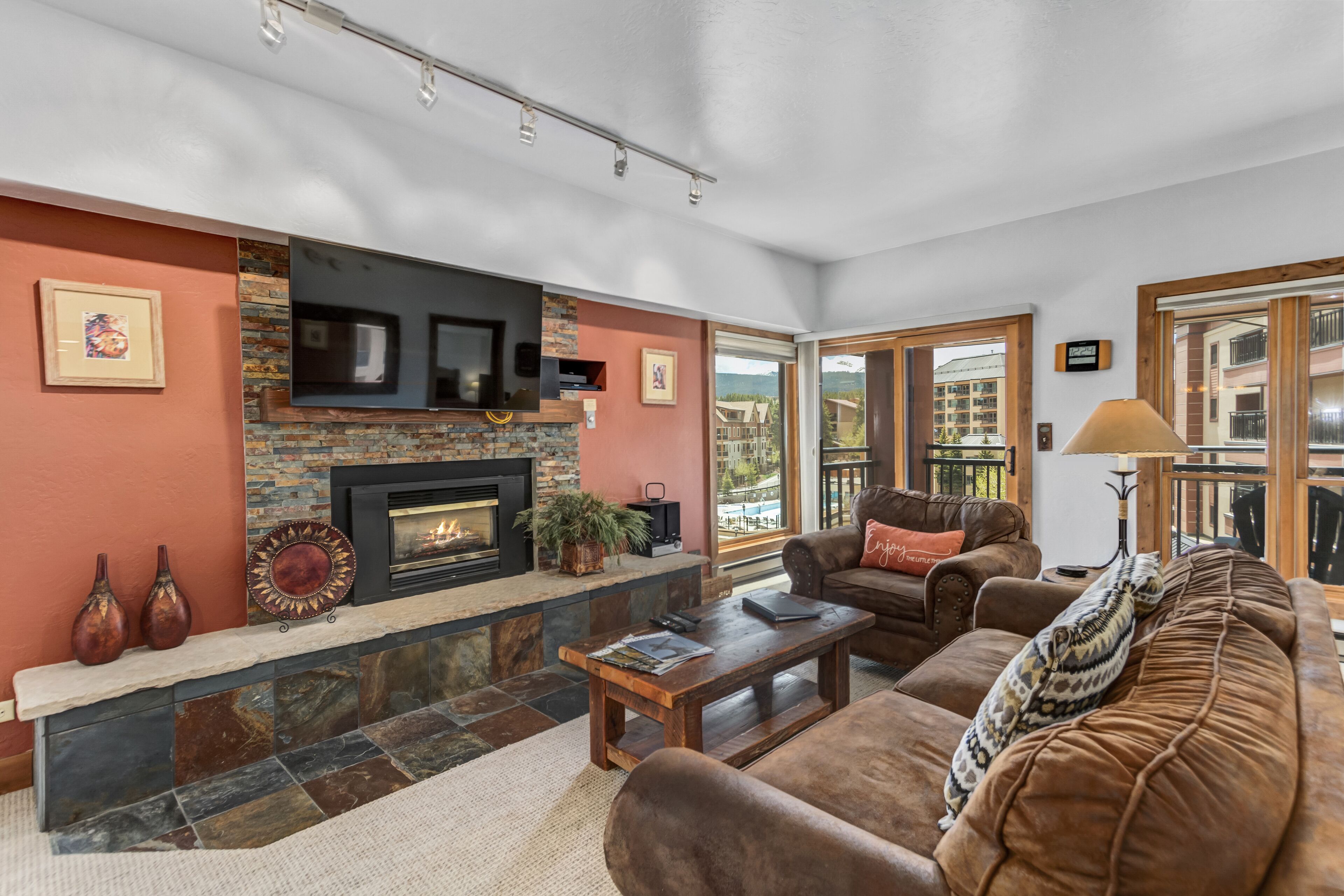 Smart-TV, Kamin, DVD-Player, Stereoanlage