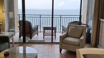 Smart TV, fireplace, DVD player, books
