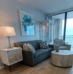 Smart TV, fireplace, DVD player, books - GREAT FOR COUPLES, OCEAN FRONT, SPA SHOWER GORGEOUS BALCONY OCEAN VIEW KINGBED (Myrtle Beach)