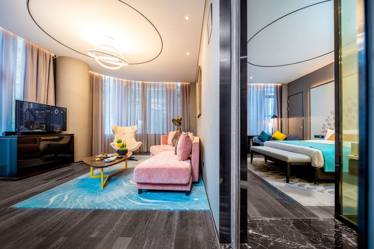 Glam Suite | 1 bedroom, premium bedding, minibar, in-room safe