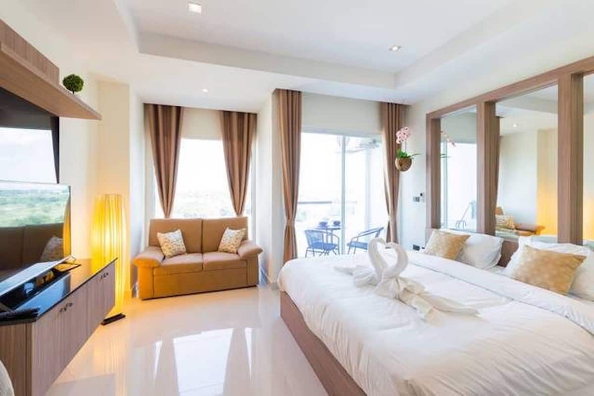 Studio Suite, Balcony | 1 bedroom, in-room safe, desk, laptop workspace