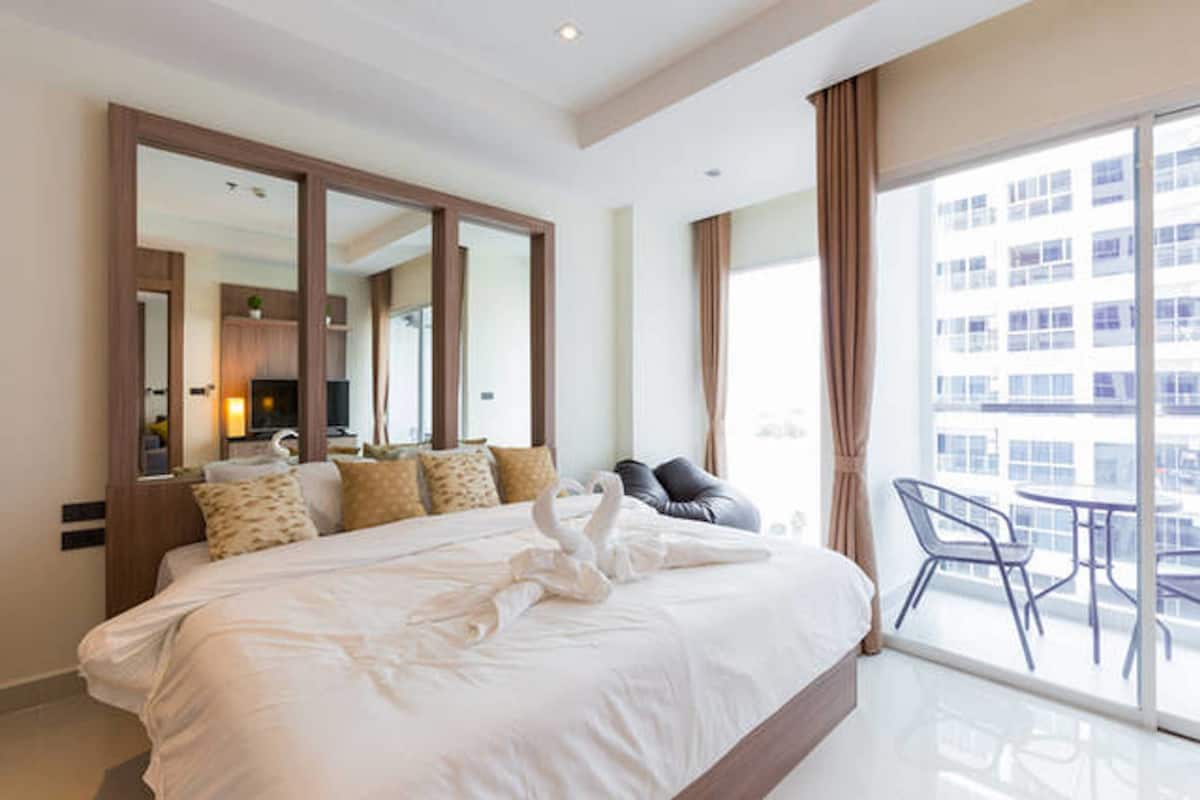 Family Apartment, 2 Bedrooms, Pool View | 1 bedroom, in-room safe, desk, laptop workspace