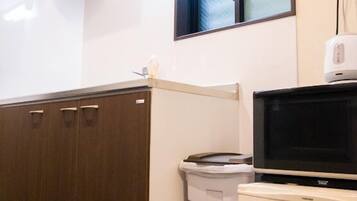 Fridge, microwave, stovetop