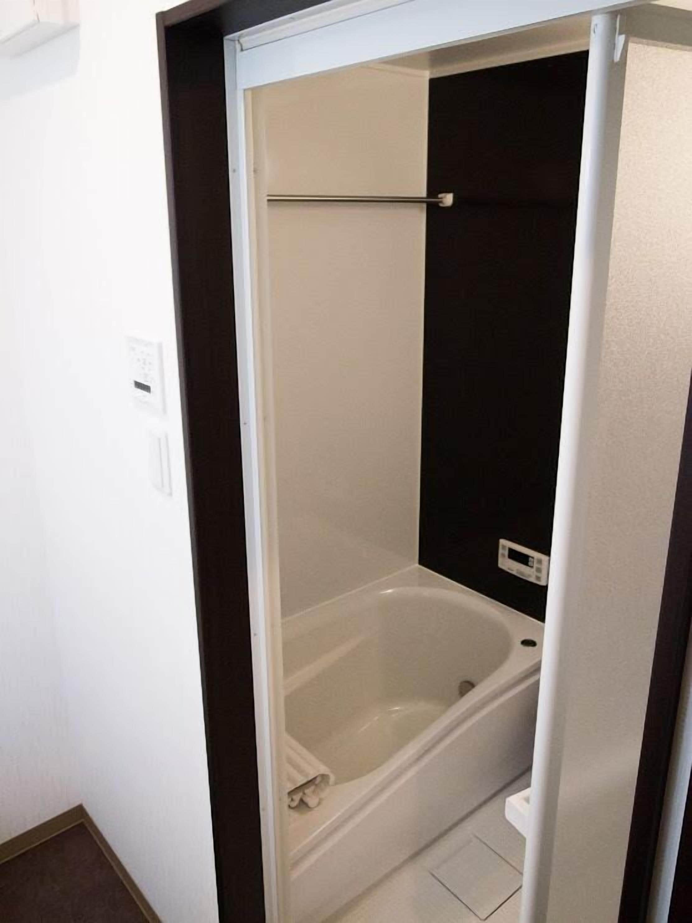 Separate bathtub and shower, free toiletries, hair dryer, bidet