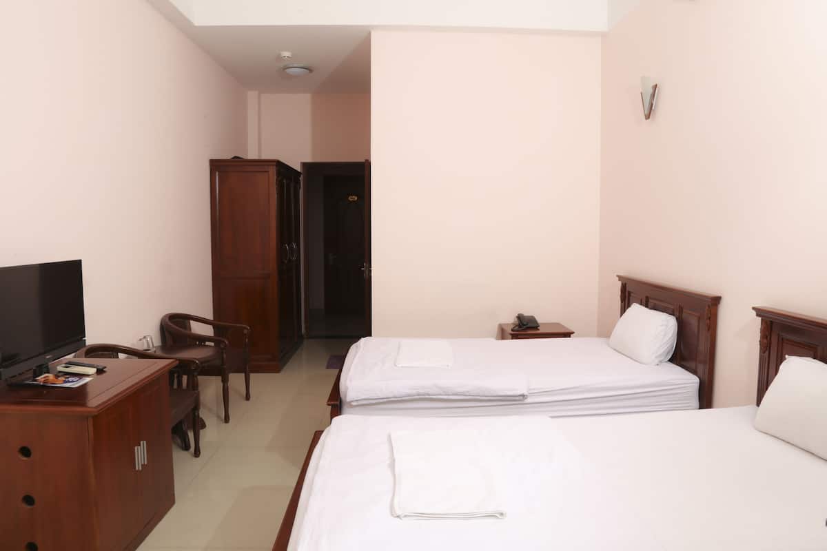 Twin Room | Desk, free WiFi