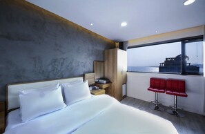 Deluxe Double Room, Ocean View | In-room safe, individually decorated, individually furnished