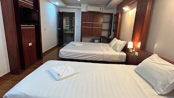 Deluxe Twin Room | In-room safe, soundproofing, free WiFi, bed sheets