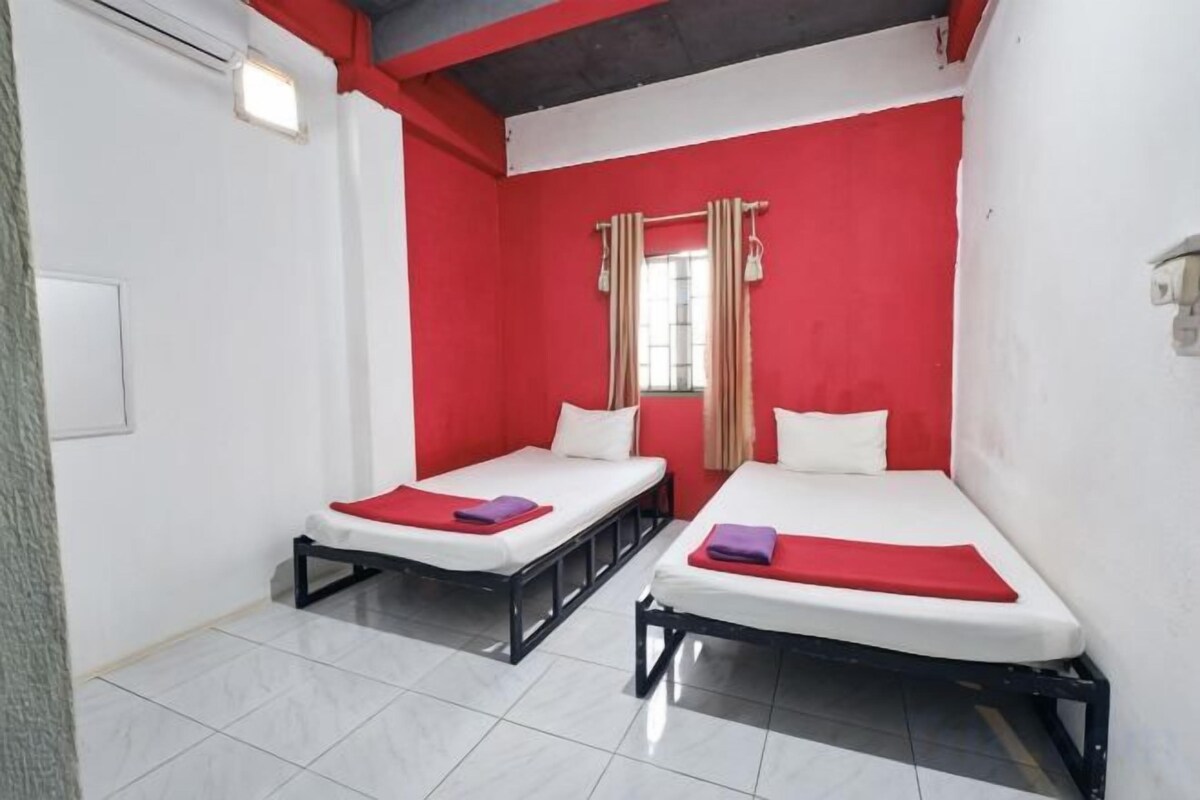 In-room safe, soundproofing, WiFi (free), bed sheets