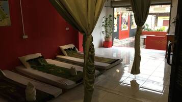 Massages aux pierres chaudes, massages suédois, massages thaïs