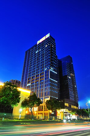 Front of property - evening/night - Noble Crown Hotel (Wuxi)