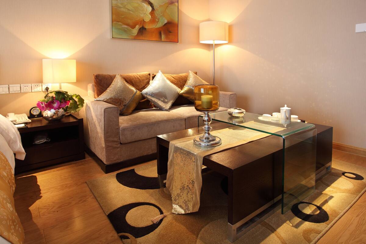 Noble Suite | Living area | TV