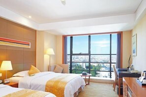 Minibar, in-room safe, desk, blackout drapes - Noble Crown Hotel (Wuxi)