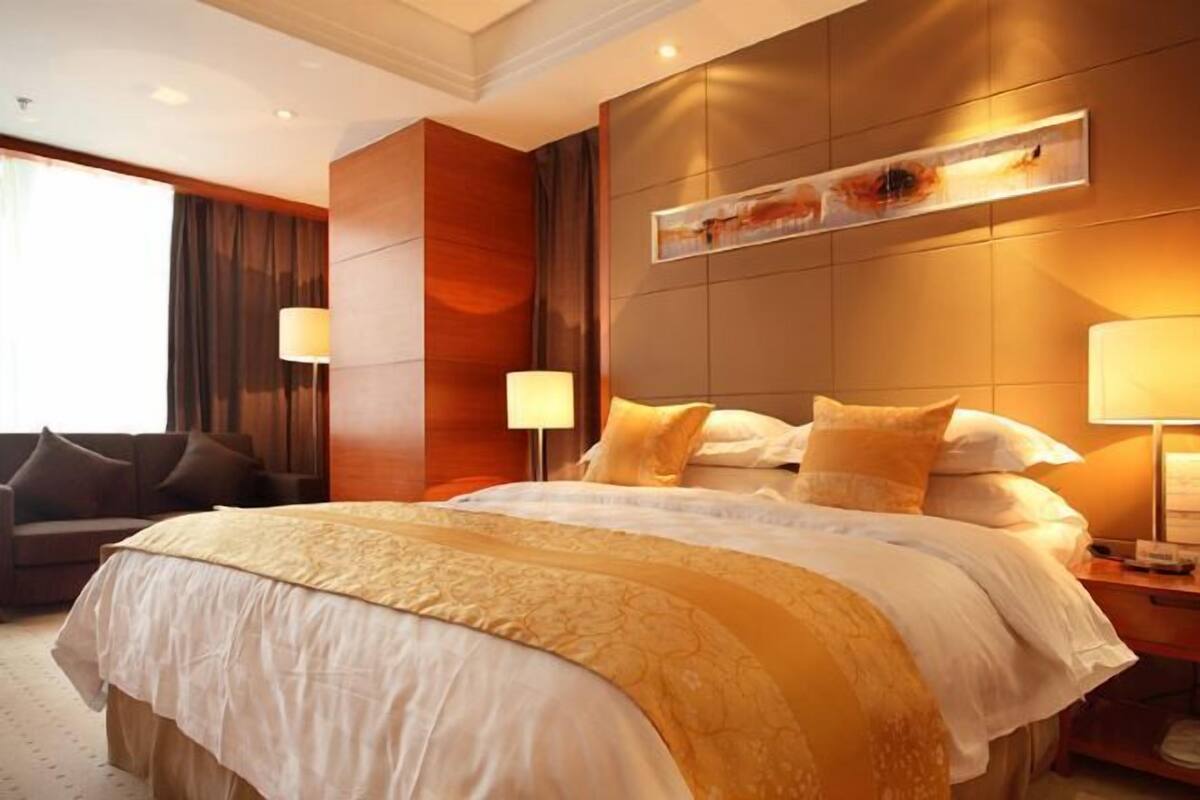 Minibar, in-room safe, desk, blackout drapes