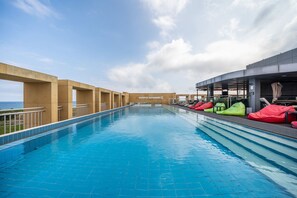 Outdoor pool - Golden Tulip Jeju Seongsan Hotel (Seogwipo)
