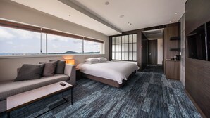 Premier King Room Ocean View (1 King Bed) | Desk, laptop workspace, blackout curtains, soundproofing - Golden Tulip Jeju Seongsan Hotel (Seogwipo)