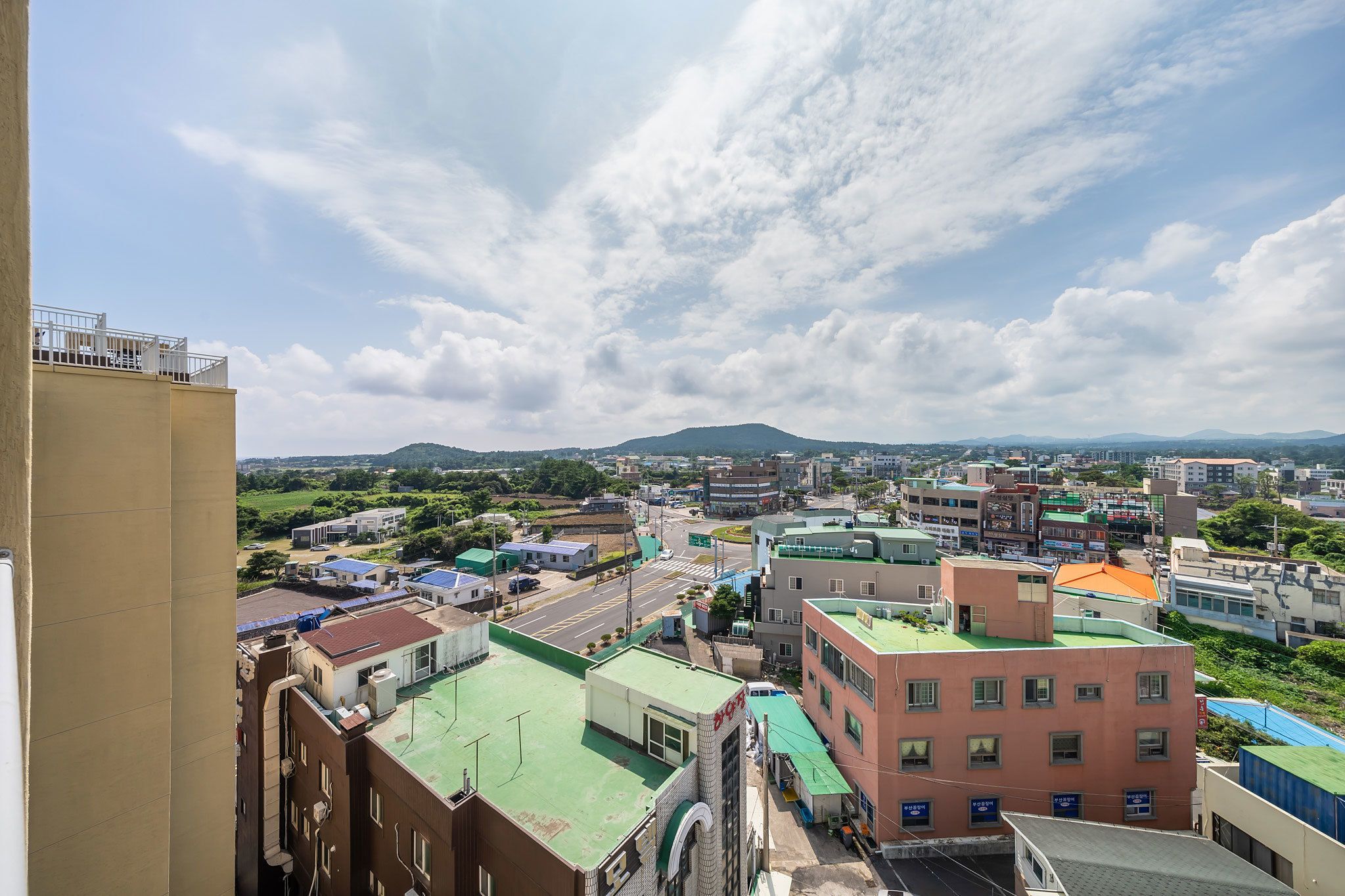 deluxe king room , city view | city view