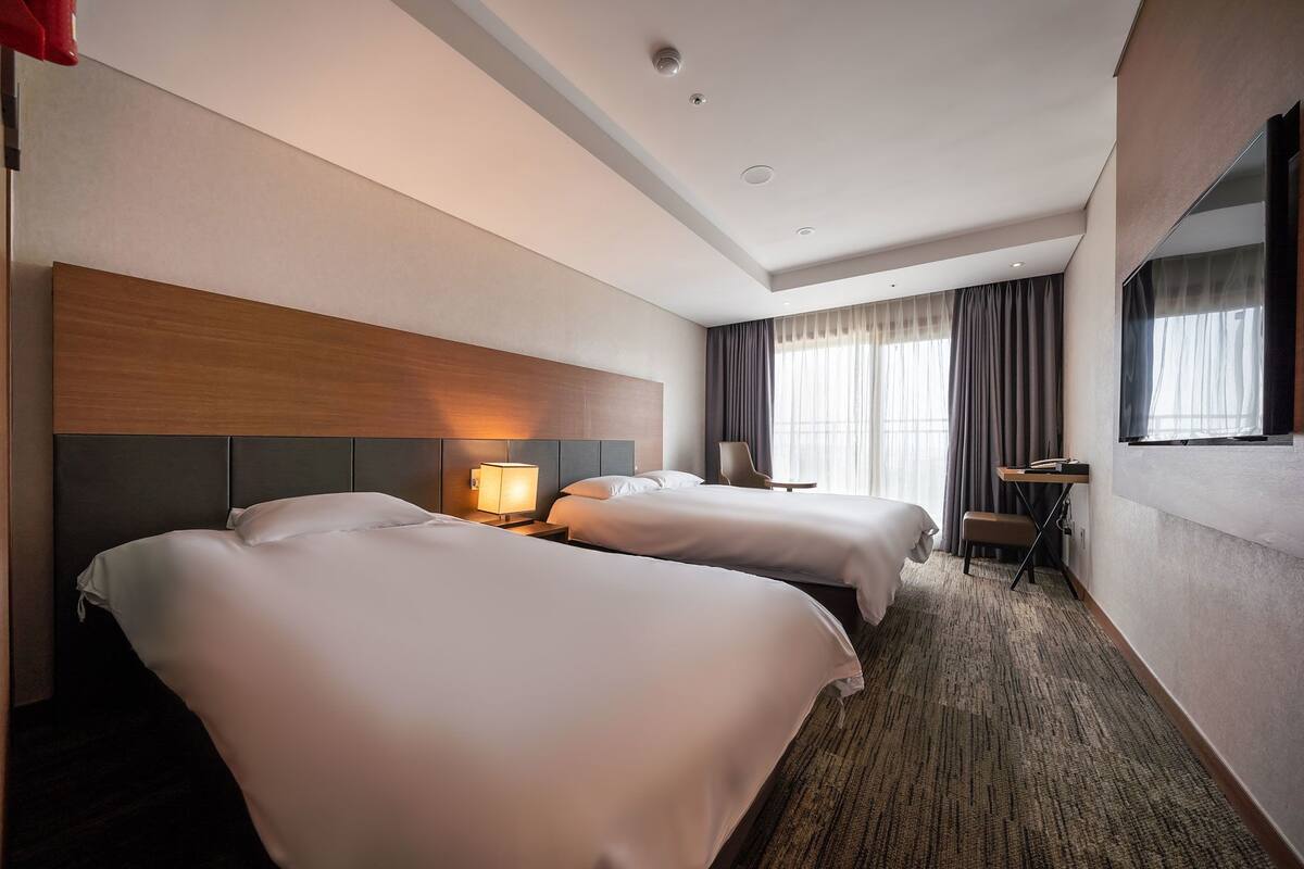 Deluxe Family Room City View (1 Double Bed + 1 Single Bed) | Desk, laptop workspace, blackout curtains, soundproofing