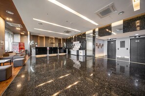 Lobby - Golden Tulip Jeju Seongsan Hotel (Seogwipo)