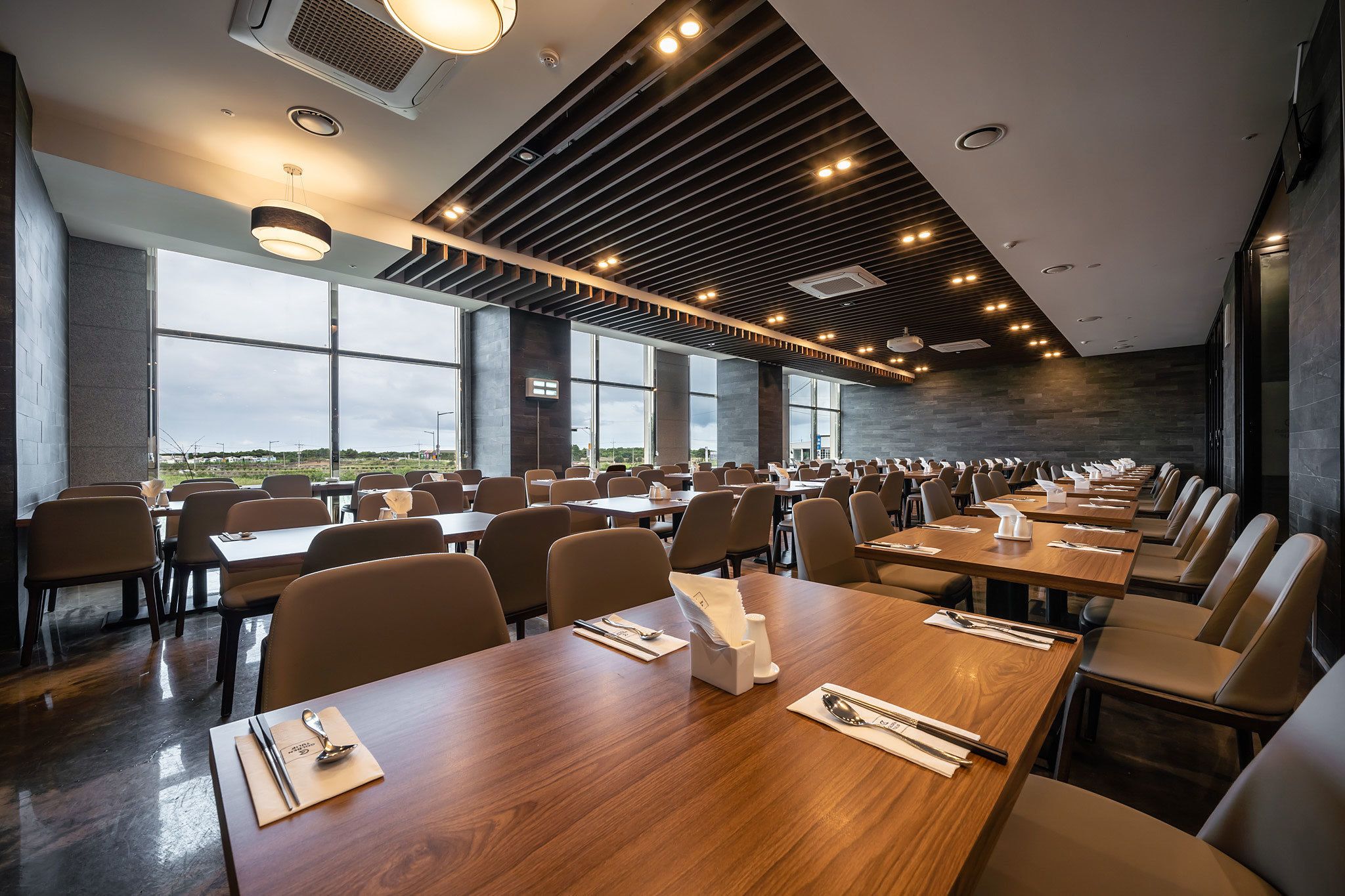 Breakfast and brunch served