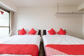 Habitación familiar, para no fumadores | Wifi gratis y ropa de cama 