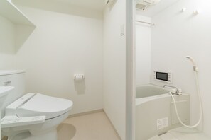 Familienzimmer, Nichtraucher | Badezimmer | Duschwanne, kostenlose Toilettenartikel, Haartrockner