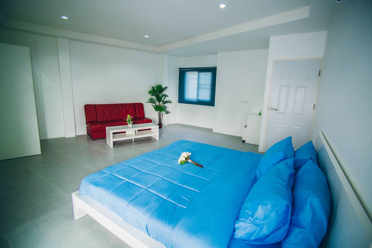 Deluxe Apartment | In-room safe, desk, soundproofing, iron/ironing board