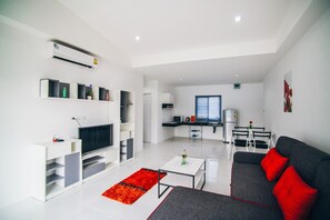 Deluxe Apartment | Living room | LCD TV