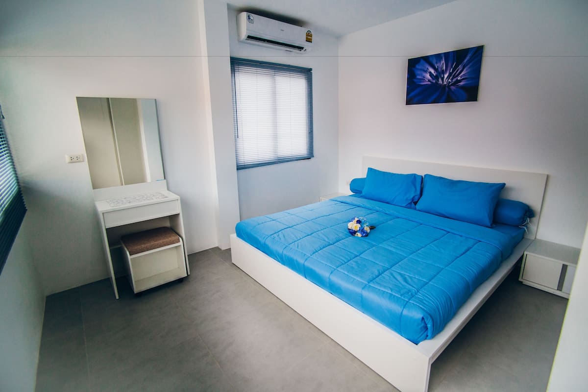 Superior Apartment | In-room safe, desk, soundproofing, iron/ironing board