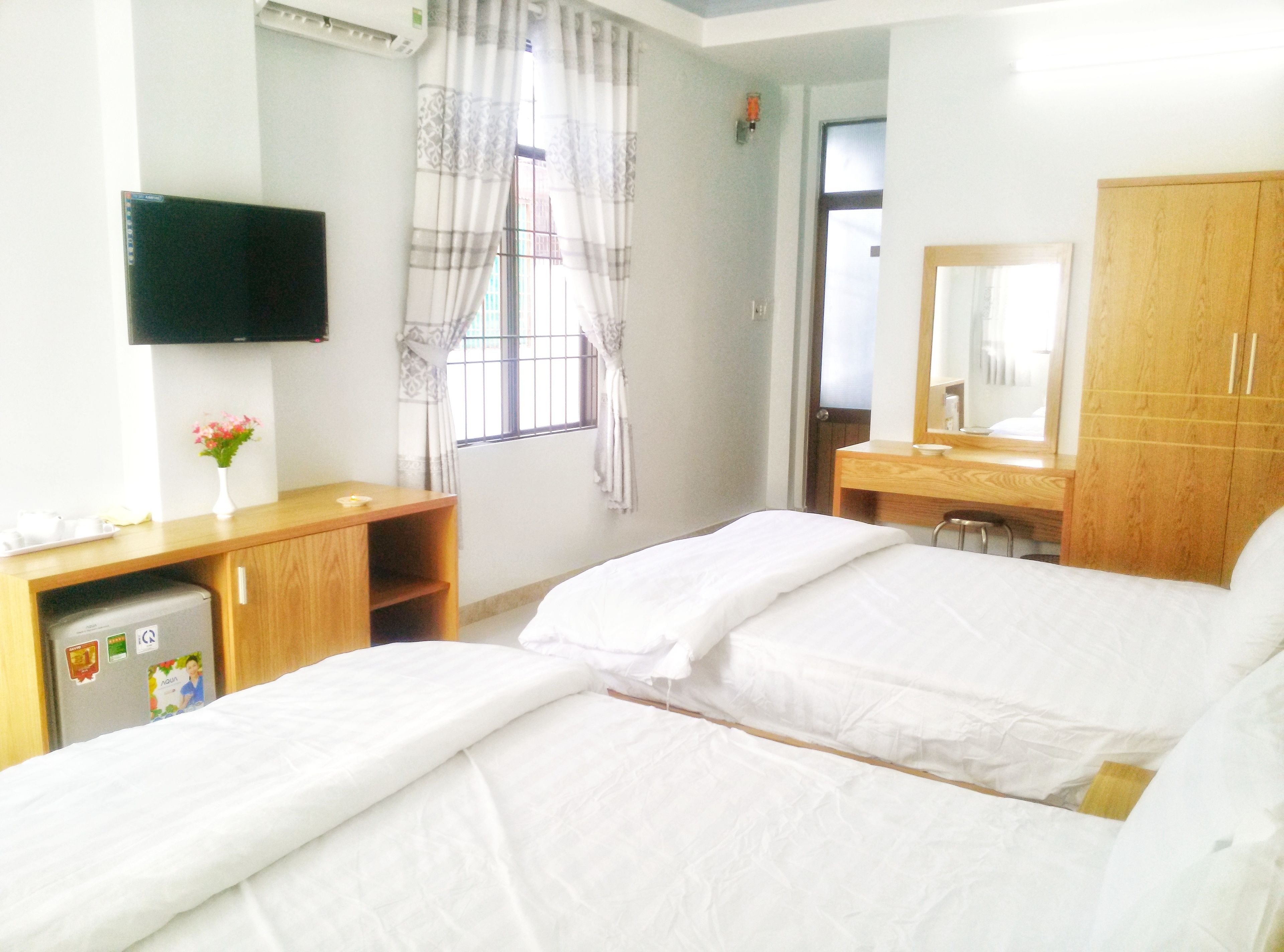 deluxe room | desk, soundproofing, free wifi, bed sheets