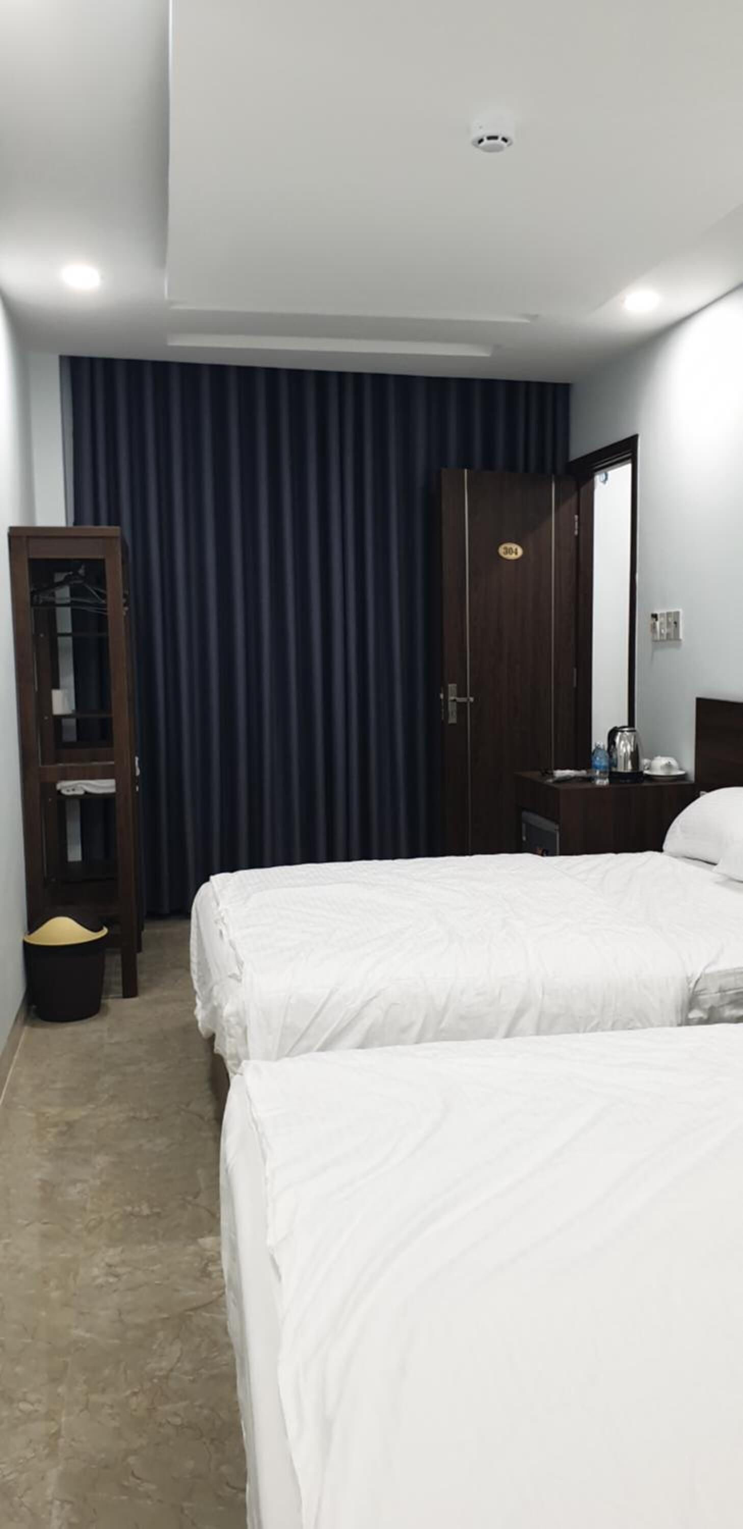 desk, soundproofing, free wifi, bed sheets