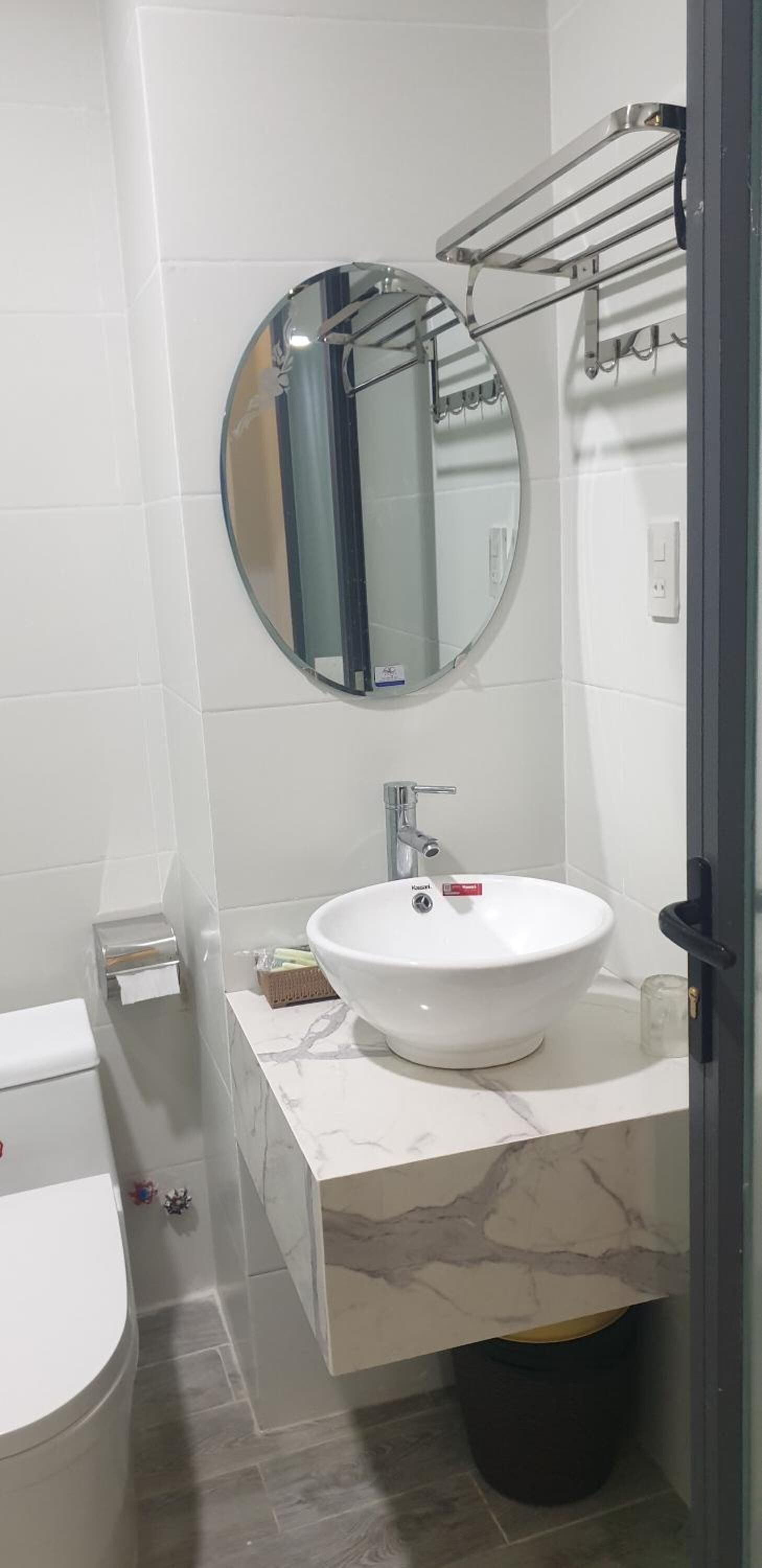 shower, free toiletries, hair dryer, slippers