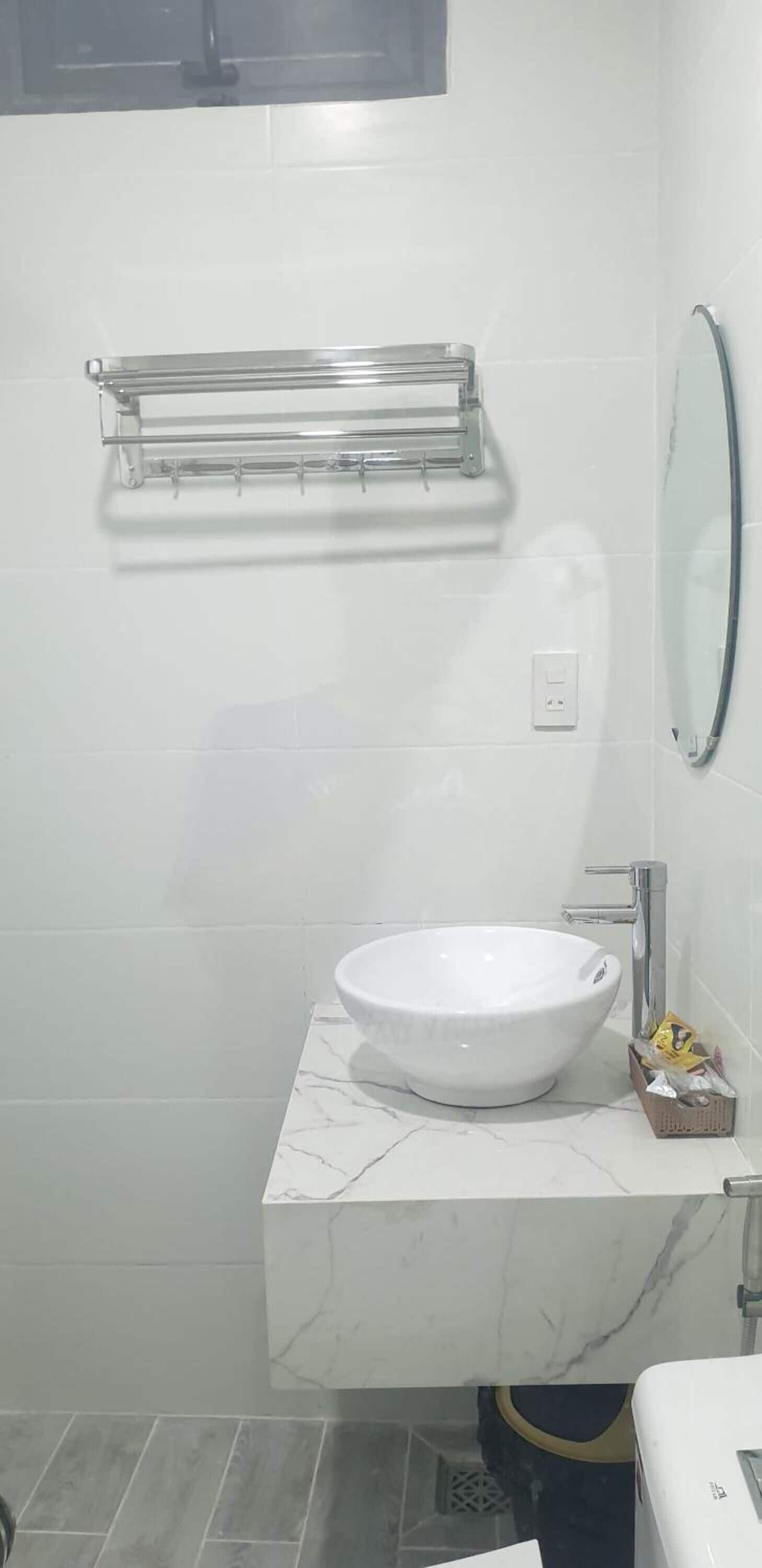 Shower, free toiletries, hair dryer, slippers
