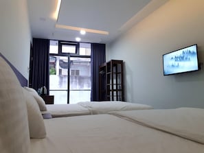 Desk, free WiFi, bed sheets - Like Family Hotel (Nha Trang)