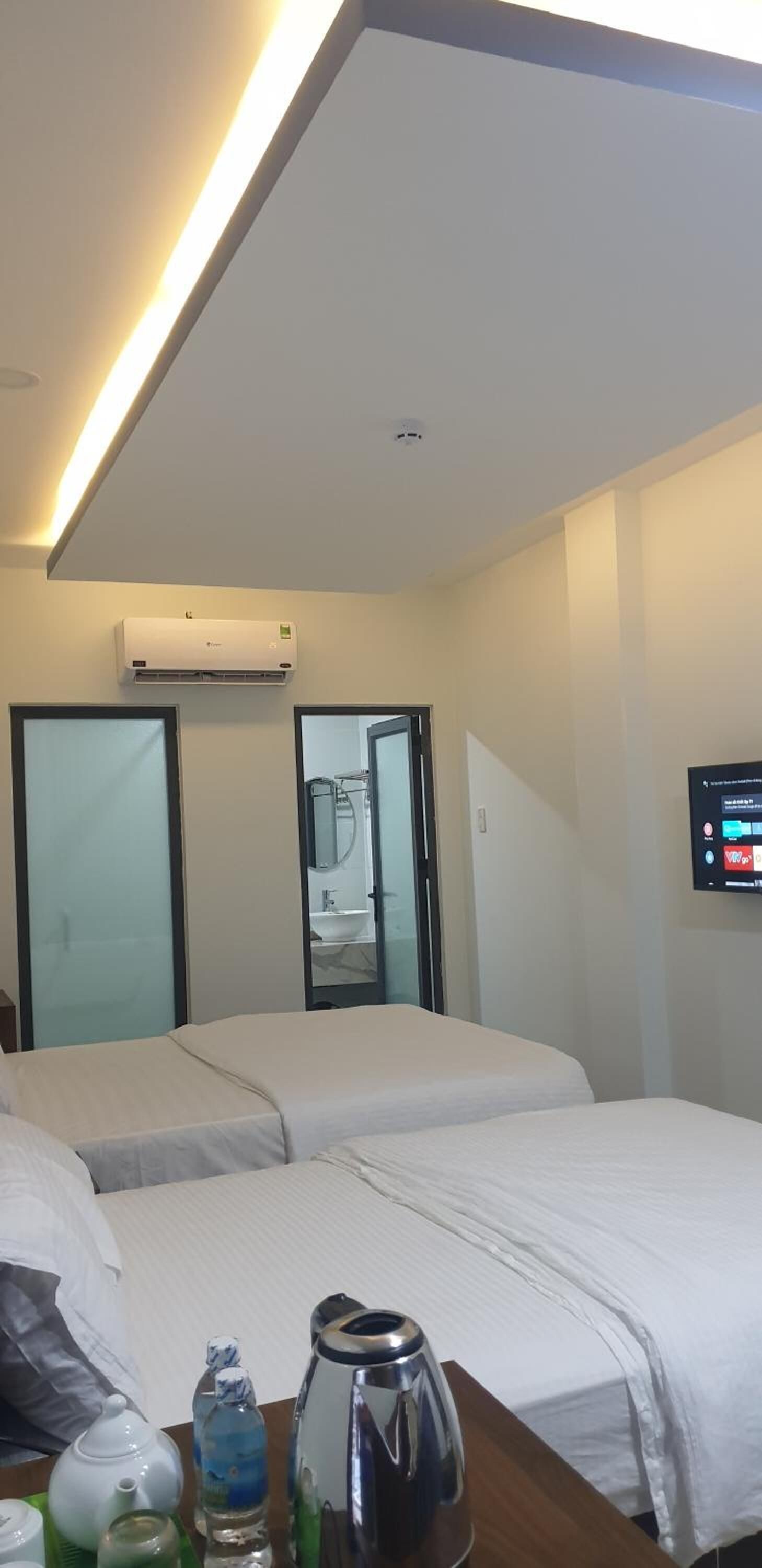 desk, soundproofing, free wifi, bed sheets