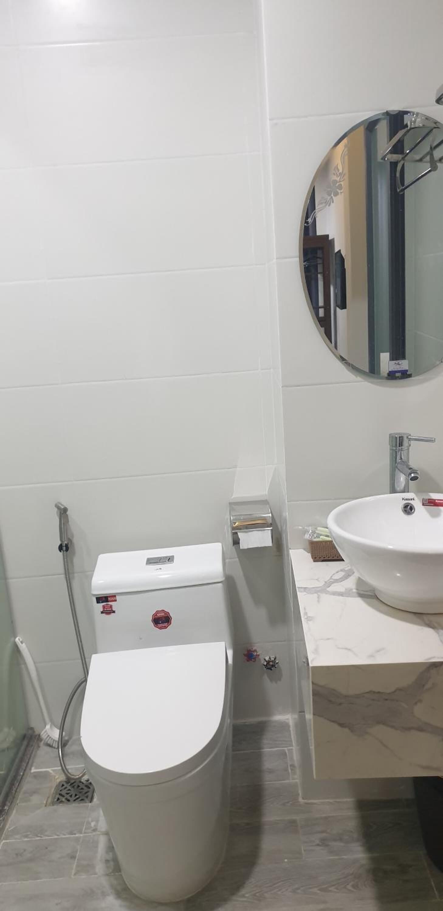 shower, free toiletries, hair dryer, slippers