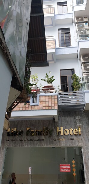 Courtyard - Like Family Hotel (Nha Trang)