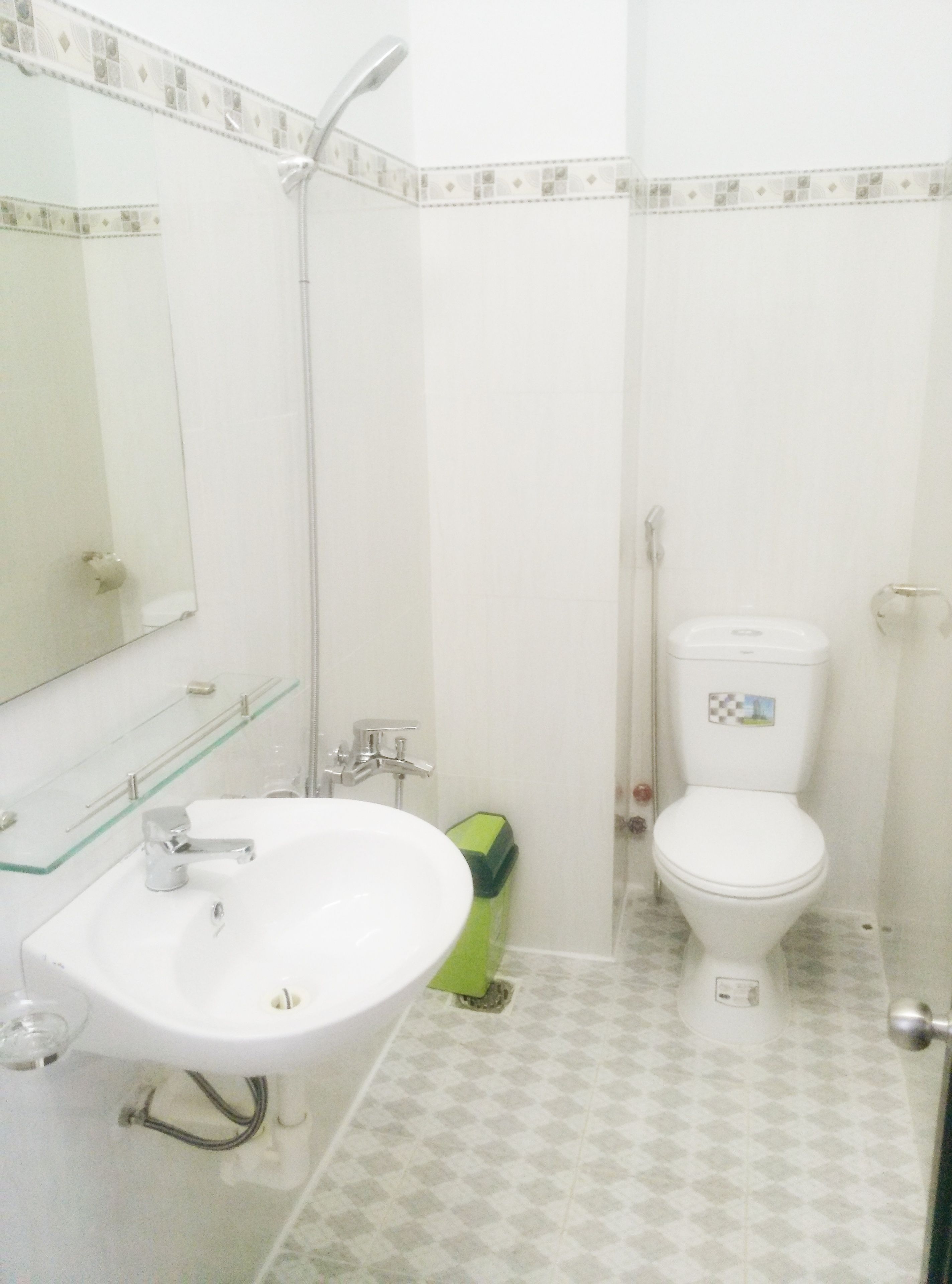 deluxe room | bathroom | shower, free toiletries, hair dryer, slippers