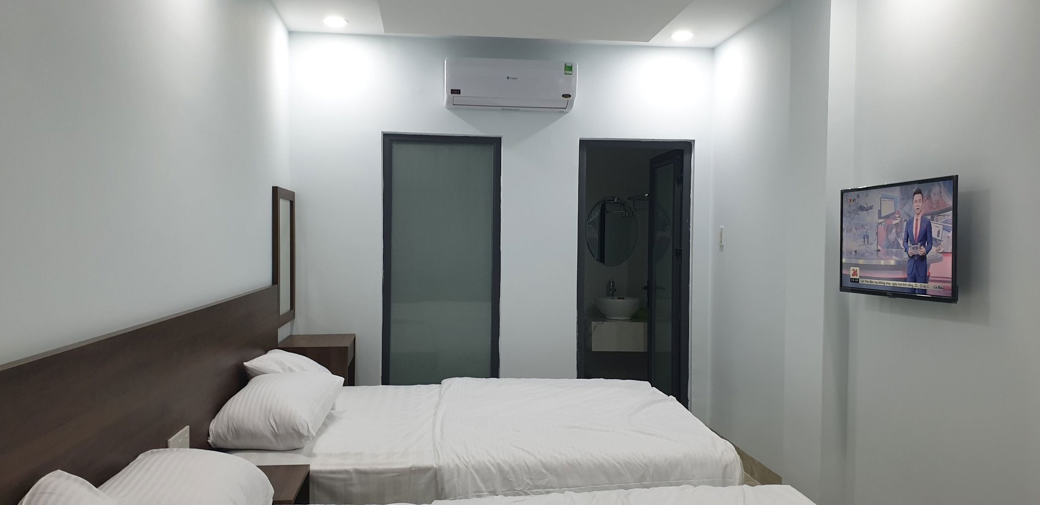 Desk, free WiFi, bed sheets
