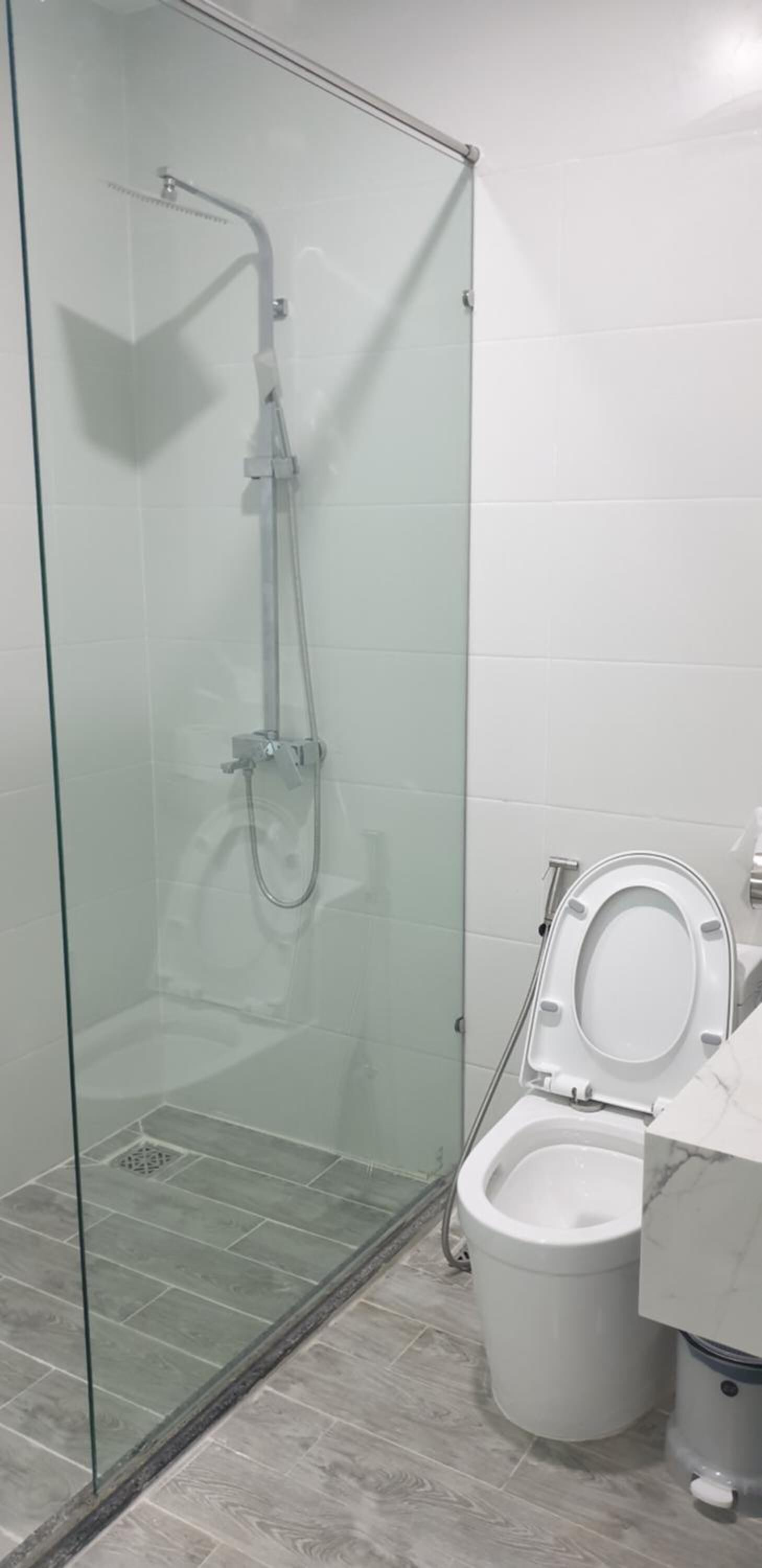 shower, free toiletries, hair dryer, slippers