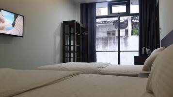 1 bedroom, desk, soundproofing, free WiFi