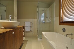 Apartment, 1 Bedroom | Bathroom | Shower, free toiletries, hair dryer, towels