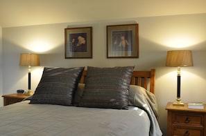 Apartamento, 2 quartos | Roupas de cama premium, camas com colchões pillow-top