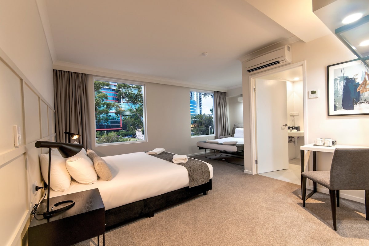 Family Room, Accessible | Premium bedding, desk, free WiFi, bed sheets