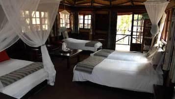 Standard-Doppelzimmer, Balkon, Blick auf die Anlage | Zimmersafe, Zustellbetten, kostenloses WLAN, Bettwäsche